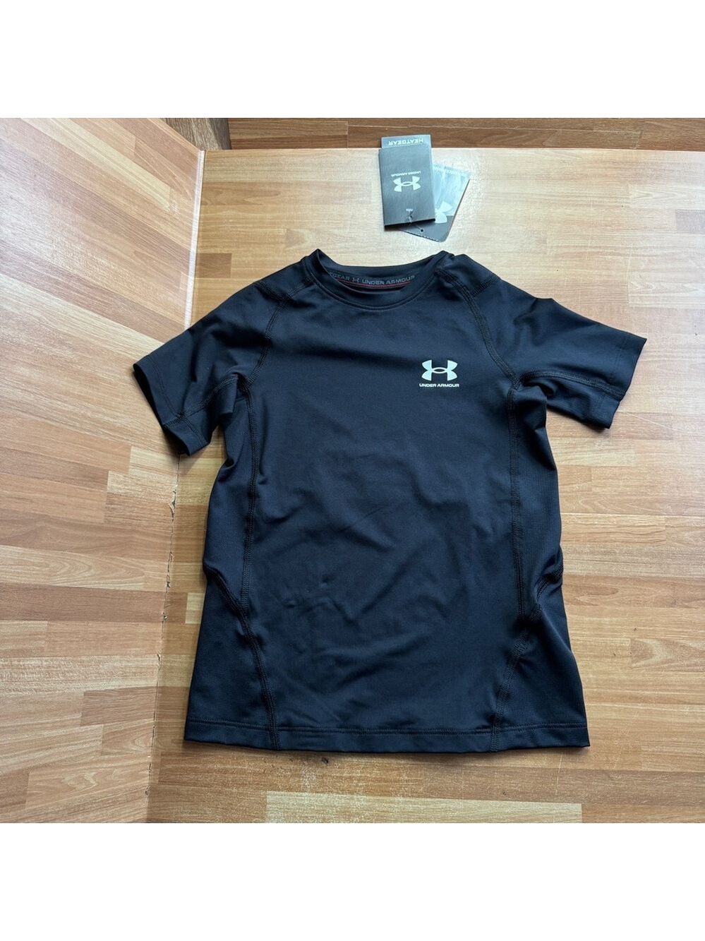 Under Armour fitted black,layering ,athletic, tshirt size small nwt